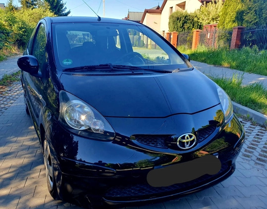 Toyota Aygo cena 9900 przebieg: 177452, rok produkcji 2007 z Nowe Miasteczko małe 92